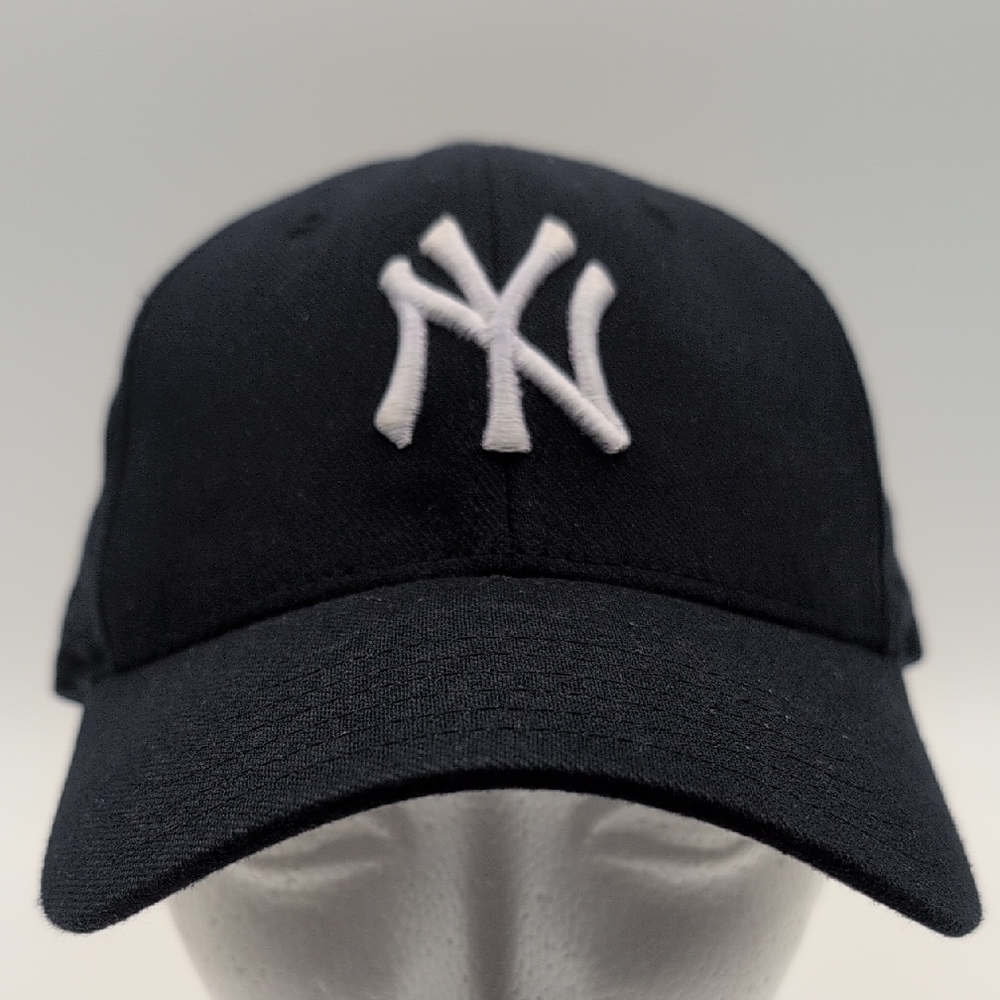 MLB Black New York Yankees Cap with Flexfit